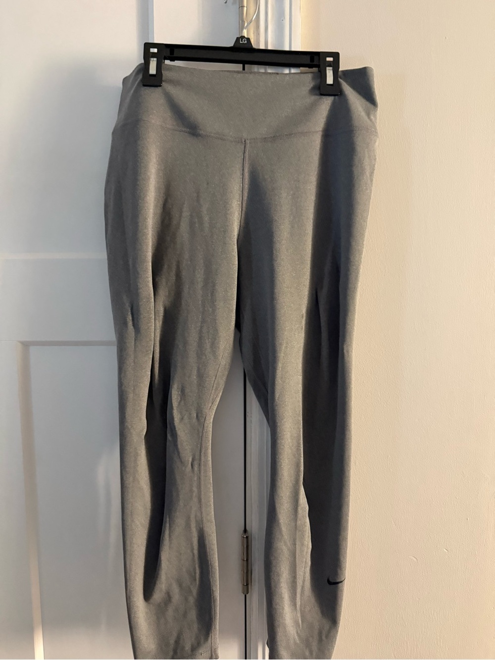 Nike Women’s L Gray Performance Leggings